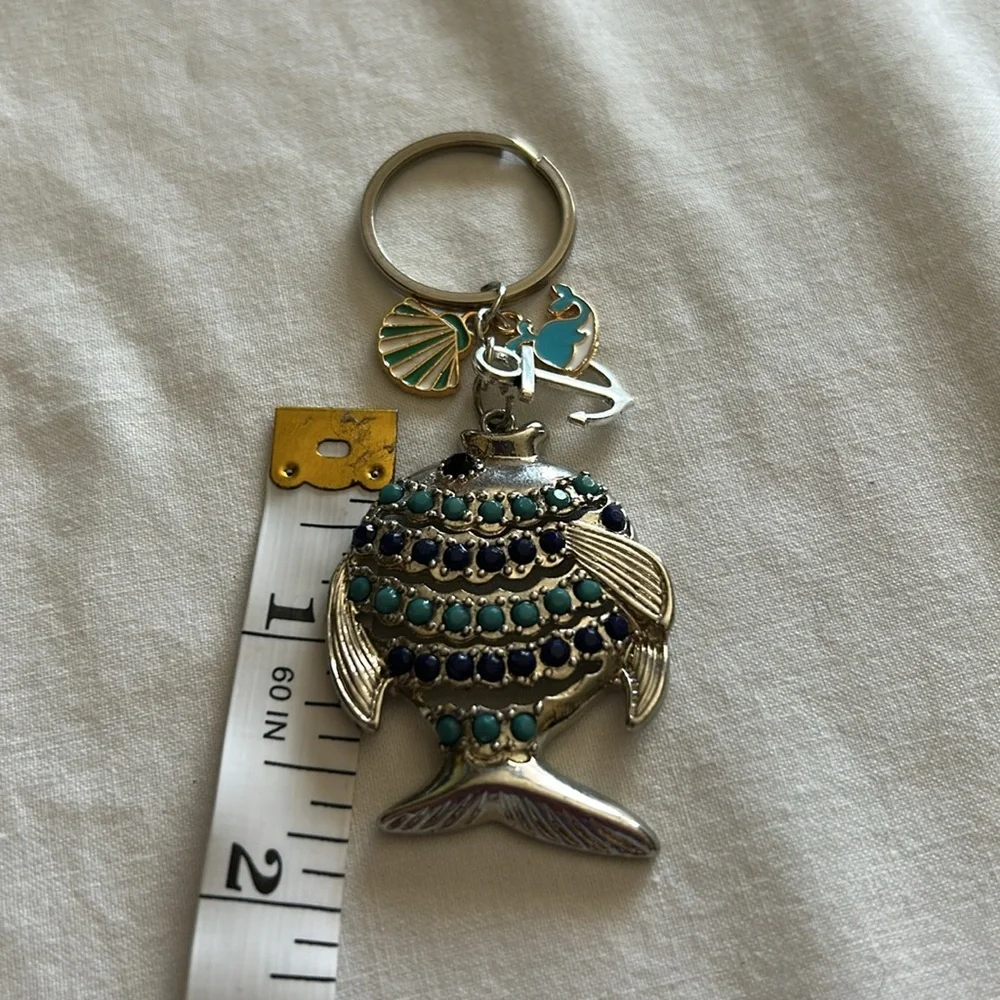 Silver keychain with Fish theme‎ charms
